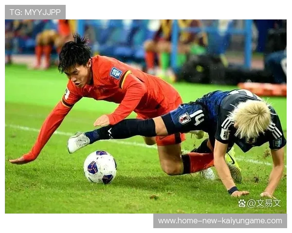 中场直塞+边路插上组合制造致命打击,足坛战术新风潮